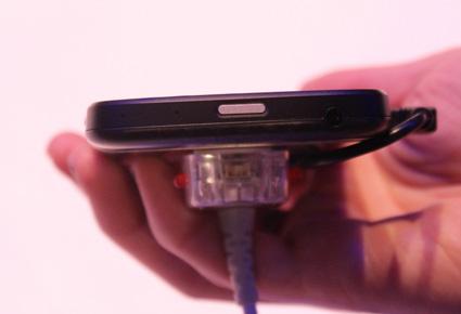 "بلاك بيري" تكشف النقاب عن هاتفي Z10 و Q10
